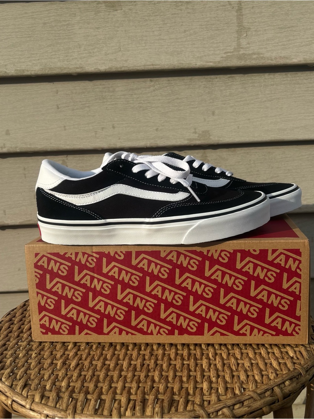 Vans Asher Big Kids Classic Old Skool Black White Lace-Up Sneakers. Size 7